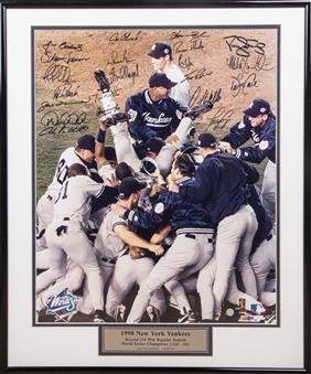 1998 New York Yankees Team Signed Photo In 24 x 20 Frame With 21 Signatures Including Jeter, Rivera & Torre (Beckett)